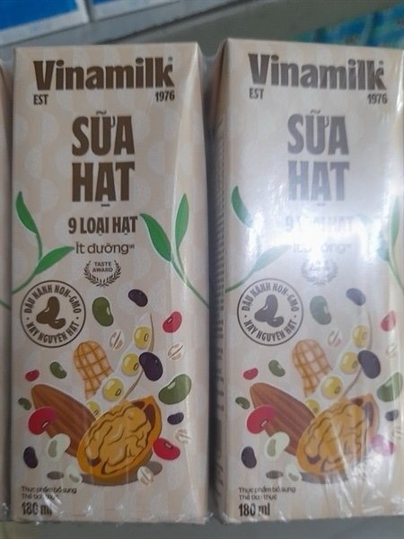 Sữa hạt Vinamilk 9 loại hạt ít đường hộp 180ml (Hộp)