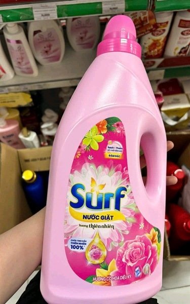Nuoc giat Surf huong hoa co dieu ky can 2.7kg (Thùng 4 can)