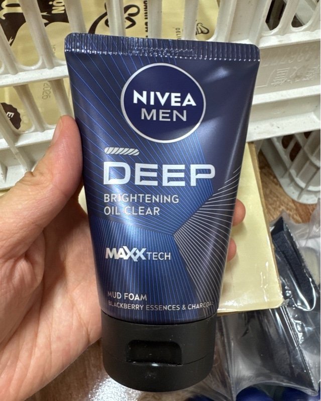 Sữa rửa mặt Nivea Men Deep white oil clear 100g 100g (Tuýp)