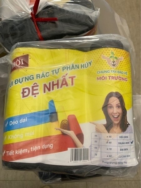 Túi đựng rác đen trung