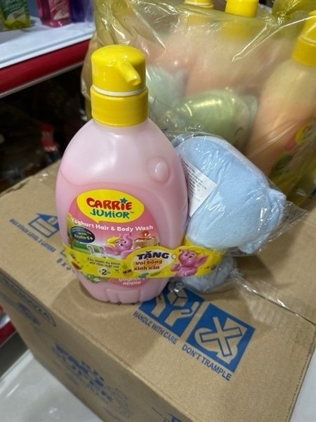 Sữa tắm carrie hồng yogurt apple 700g (Chai)
