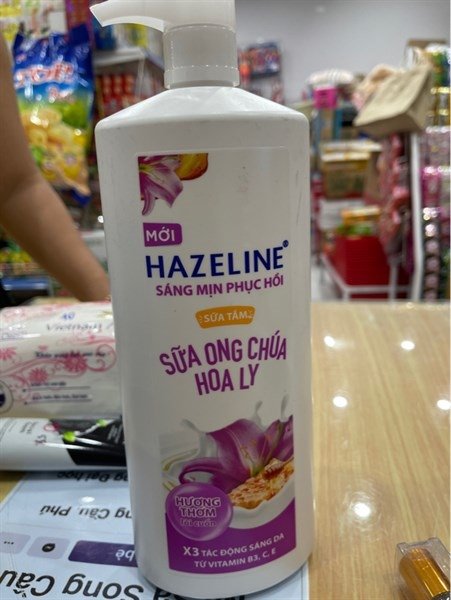 Sữa Tắm Hazeline Ong Chúa Hoa Ly Chai 1Kg