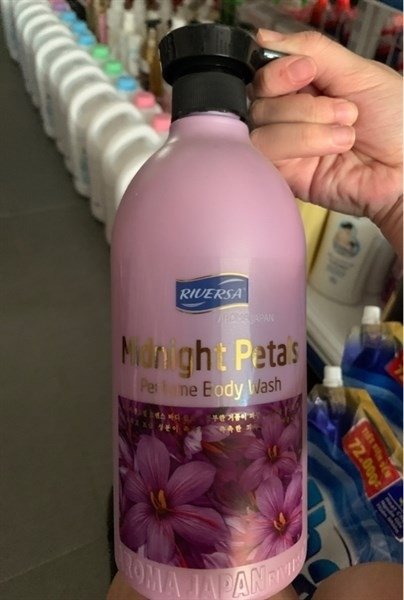 Sữa tắm victorya chai tím 1L