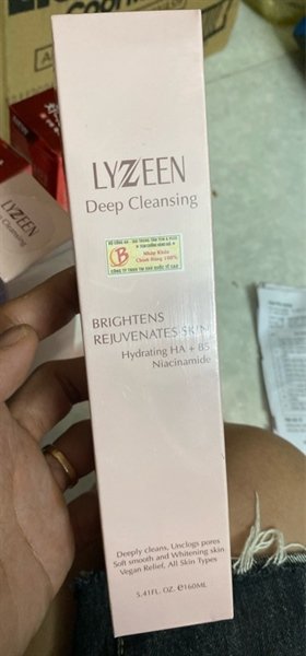 Srm lyzeen trắng da