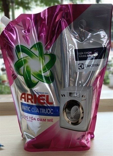 Nước Giặt Ariel Cửa Trước Túi 3.05Kg (Thùng 4 túi)