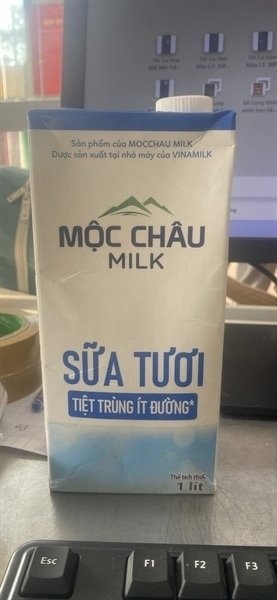 Sữa tươi tiệt trùng ít đường Mộc Châu 1L (Hộp)