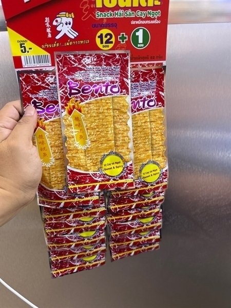 Snack hải sản cay ngọt Bento đỏ 4g (Gói)