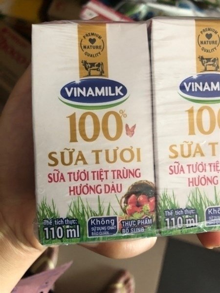 SỮA TƯƠI 100% VINAMILK HƯƠNG DÂU lốc 4 hộp 110ML (Hộp)