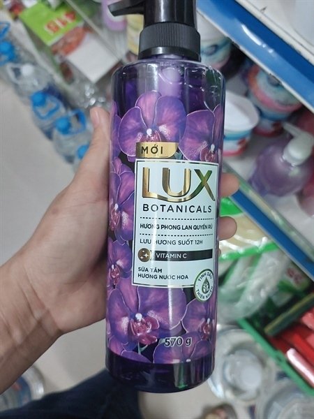 SỮA TẮM LUX HƯƠNG PHONG LAN QUYẾN RŨ 570G (Chai)