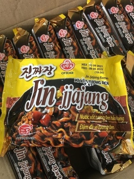 Mỳ Ottogi Jin Jiajang Vị Xốt Tương Đen Gói 135gr (Thùng 20 gói)