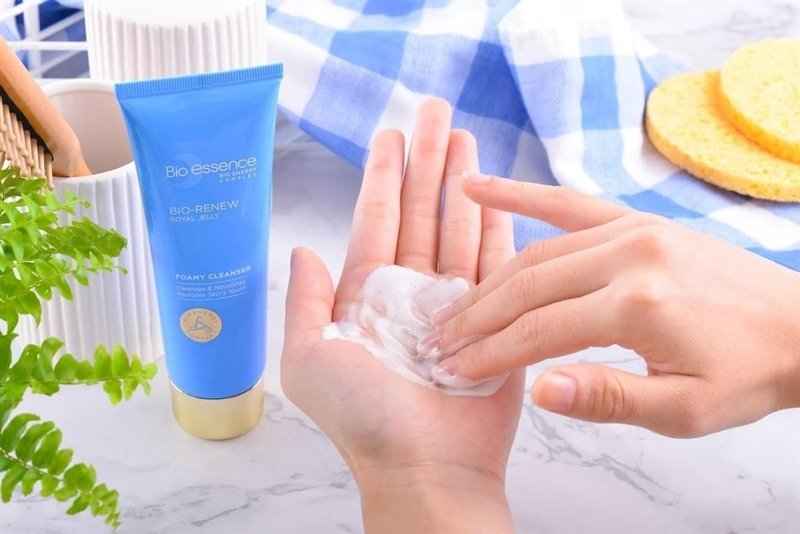 SỮA RỬA MẶT CHO DA DẦU/HỖN HỢP CHIẾT XUẤT SỮA ONG CHÚA 100G