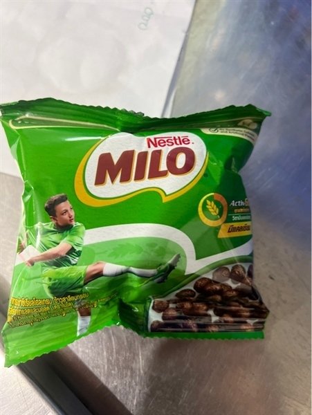 NGŨ CỐC ĂN SÁNG NGUYÊN HẠT VỊ SOCOLA NHÃN HIỆU MILO 15G/12 GÓI (dây)