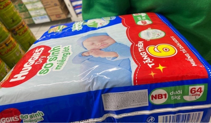 MIẾNG LÓT HUGGIES SKIN PERFECT NB1 64M (Thùng 8 gói)