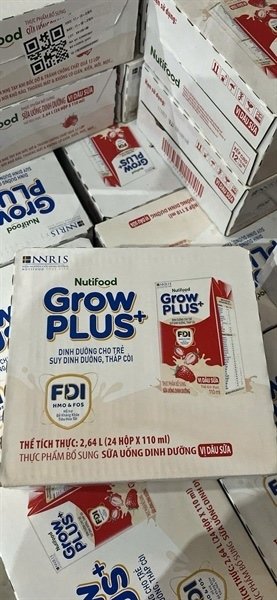Thùng 24 hộp 110ml sữa pha sẵn Nutifood Grow plus+ vị dâu (Lốc 4 hộp)
