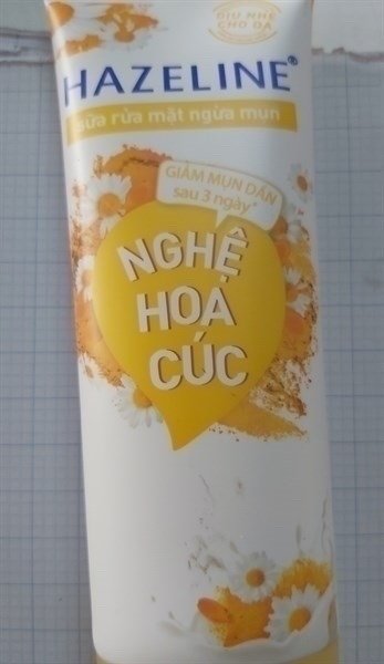 Sữa rửa mặt Hazeline nghệ hoa cúc tuýp lớn 100g (Tuýp)