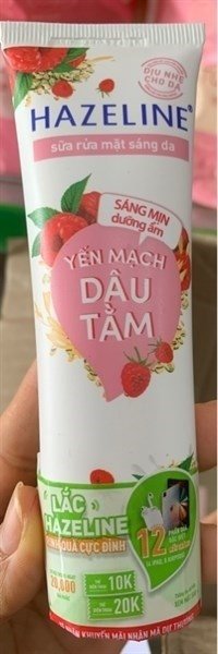 Sữa rửa mặt Hazeline yến mạch, dâu tằm 50g