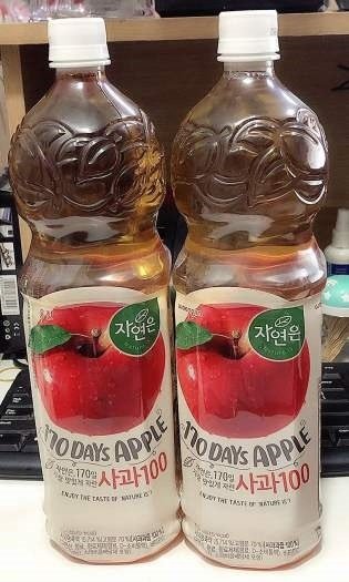 Nước táo đỏ Woongjin 500ml (Chai)